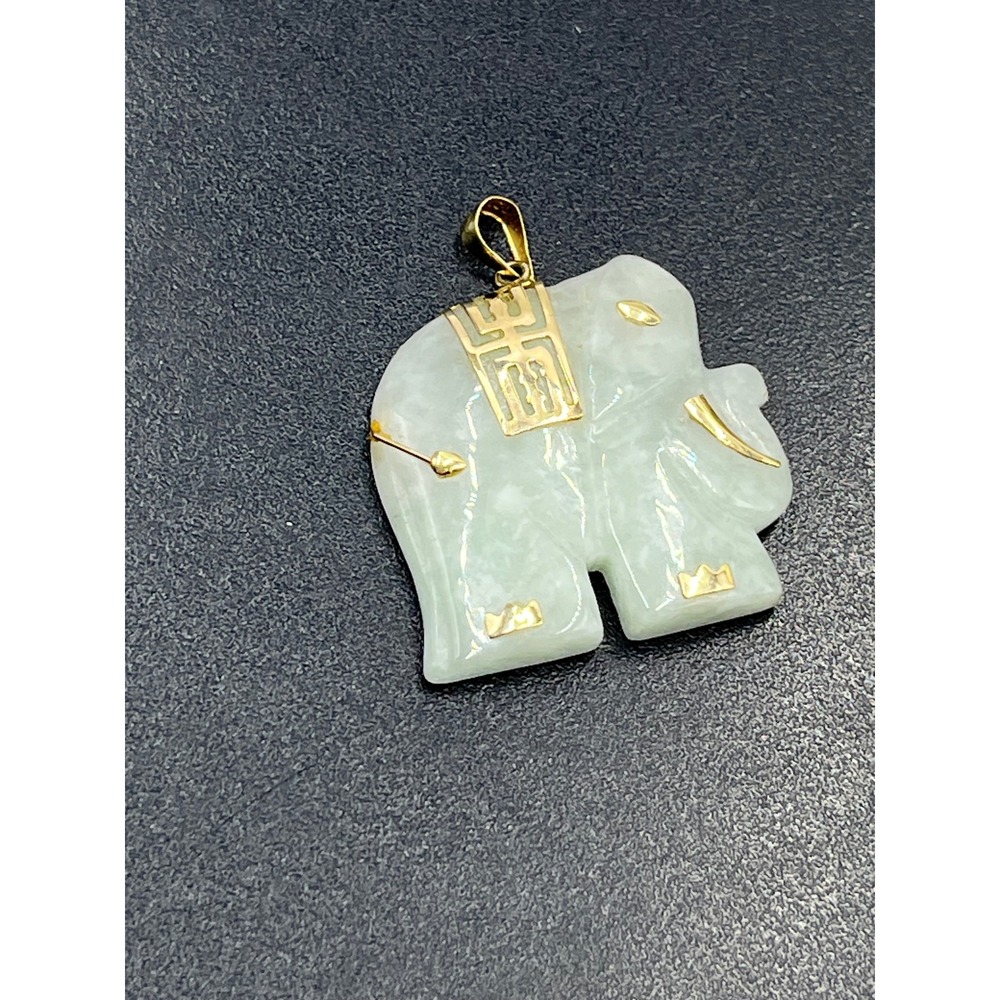 10K Gold Lt Green Jadeite Jade Carved Elephant Pendant Stamped 6.6 Grams